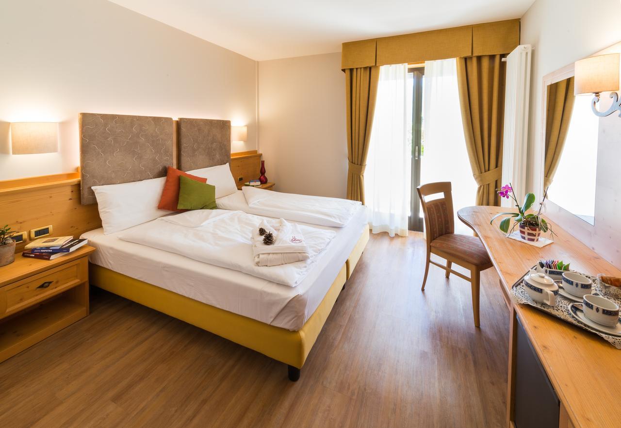 Hotel Ambassador Levico Terme Exterior foto