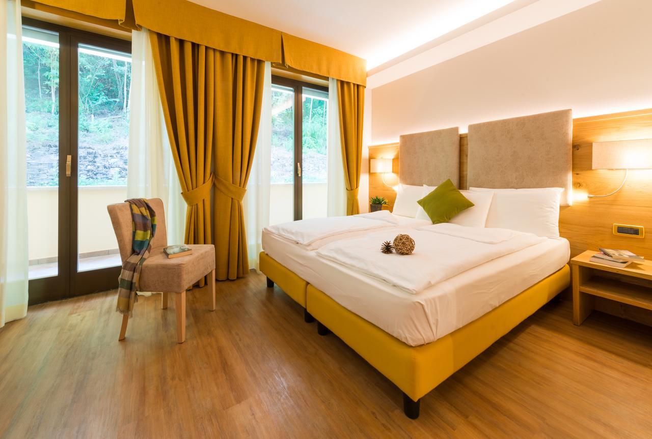 Hotel Ambassador Levico Terme Exterior foto